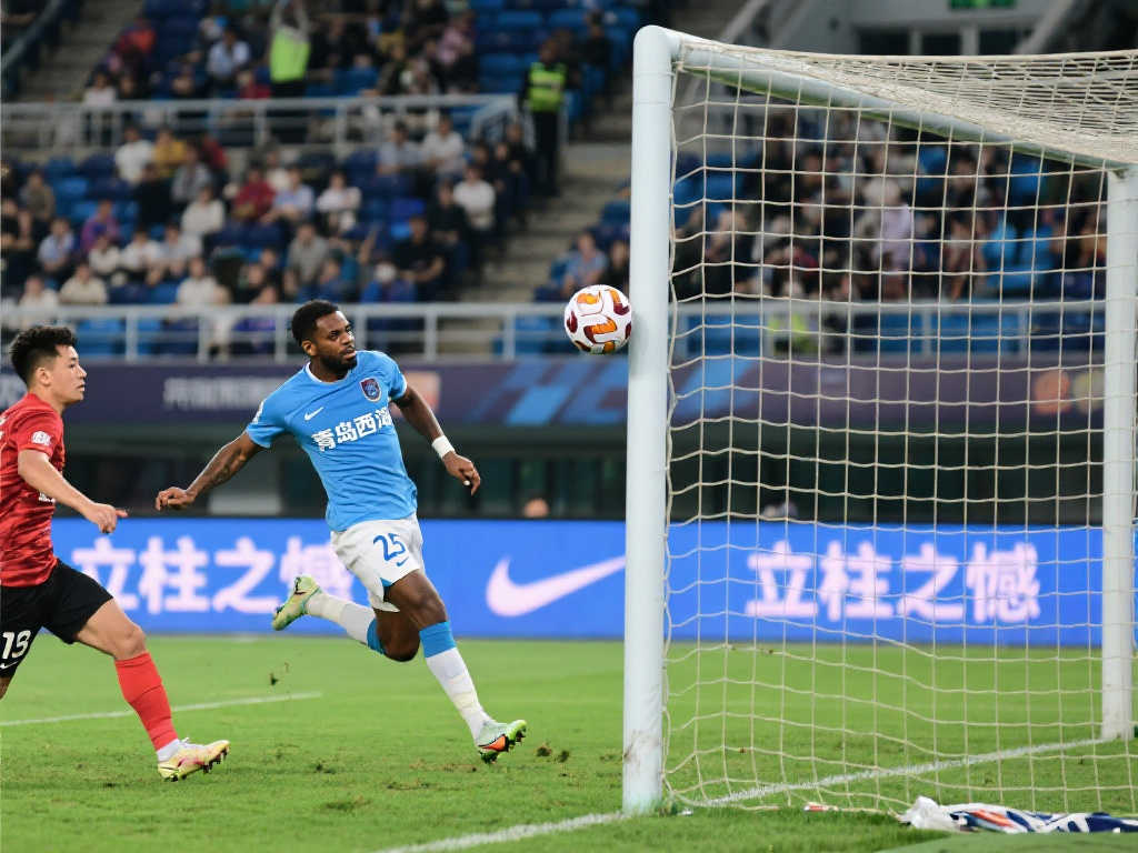 在球場上為 在球場上為